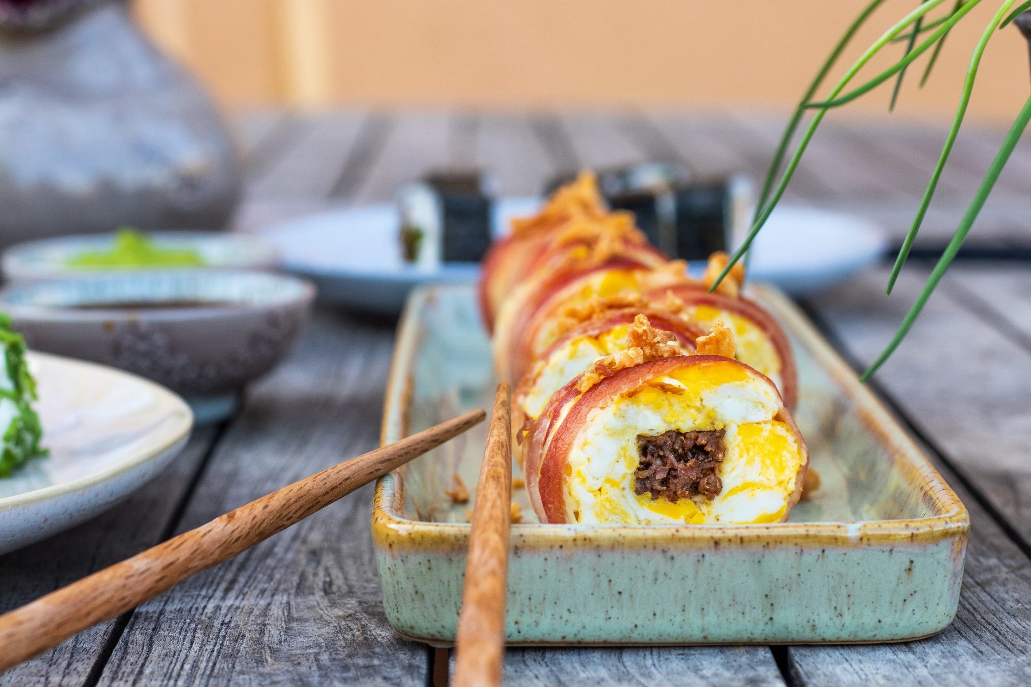 Sushi mit Speck Rührei und Westfälischem Pumpernickel Mestemacher de